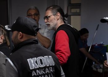 Erdal Beşikçioğlu gözaltına alındı