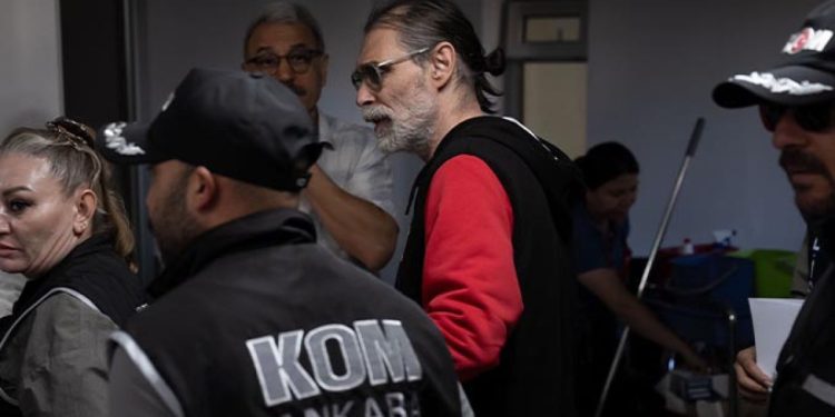 Erdal Beşikçioğlu gözaltına alındı