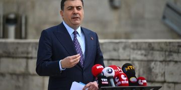 Özgür Özel kanadı kurultay için mahkemeye gidiyor