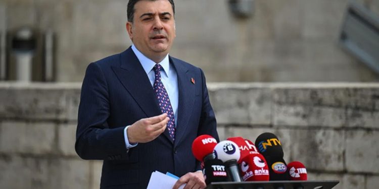 Özgür Özel kanadı kurultay için mahkemeye gidiyor