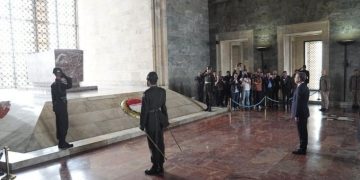 Yeni Parti’nin ilk ziyareti Anıtkabir’e oldu