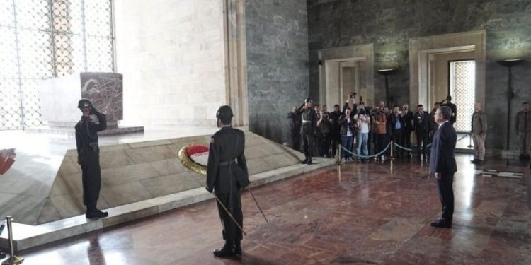 Yeni Parti’nin ilk ziyareti Anıtkabir’e oldu
