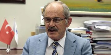 Yılmaz Büyükerşen CHP’den istifa etti