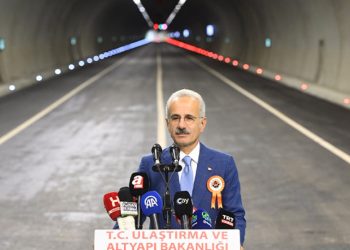 Ayder yolunda dağlar delindi: Çamlıhemşin Tüneli