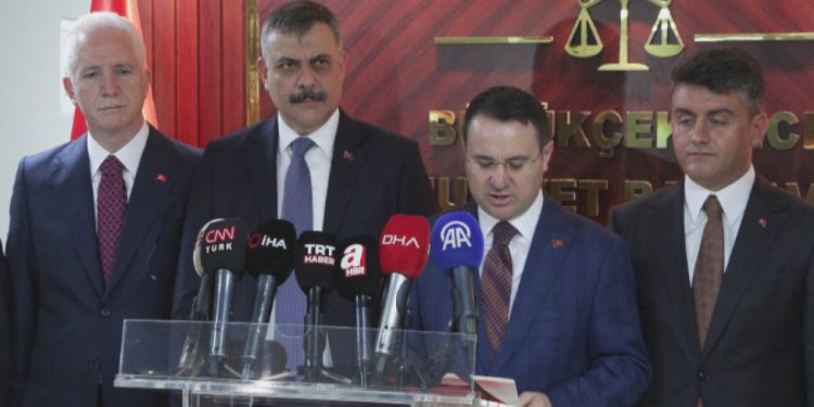 Bakan Gürlek’ten suç örgütlerine sert mesaj: Devlet tepenize binecek