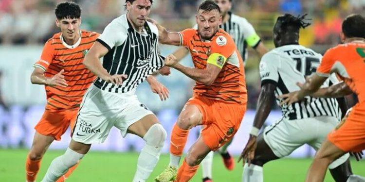 Beşiktaş Alanya’da yıkıldı