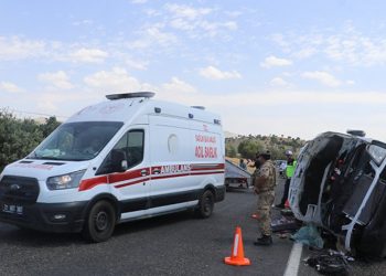 Diyarbakır’da nişan yolunda feci kaza: 7 ölü, 9 yaralı