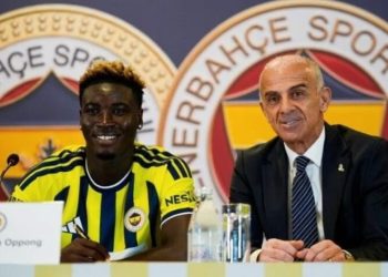 Fenerbahçe’nin yeni transferi Oppong imzayı attı!