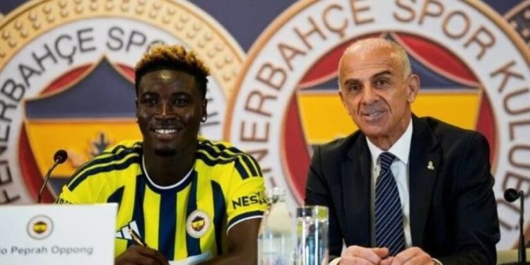Fenerbahçe’nin yeni transferi Oppong imzayı attı!