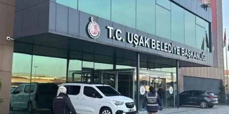 Uşak Belediyesi’ndeki maaş yolsuzluğunda 9 tutuklama