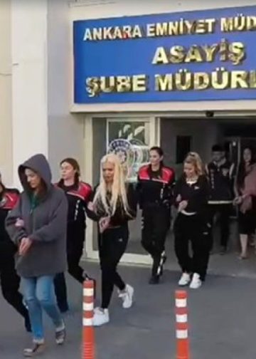 5 ilde operasyon: Şarkıcı Tuğba Ekinci müstehcenlik suçlamasıyla gözaltında