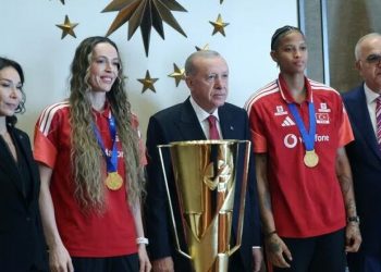 Avrupa Şampiyonu Filenin Sultanları Külliye’de