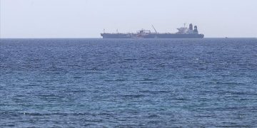 Basra Körfezi’nde Irak’a ait petrol tankerine füze saldırısı