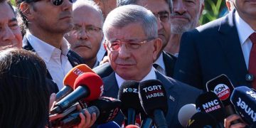 Davutoğlu ifade vermek için adliyede