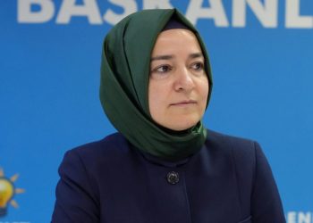 Fatma Betül Sayan Kaya AK Parti’den istifa etti