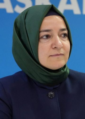 Fatma Betül Sayan Kaya AK Parti’den istifa etti