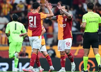 Galatasaray zirveyi bırakmıyor: Kocaelispor’u tek golle geçti