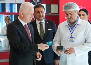 İhtiyaç sahibi öğrencilere 2 bin liralık kart desteği