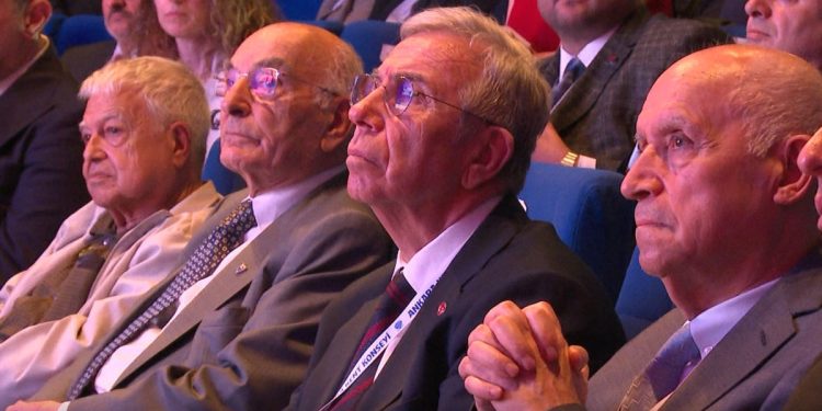 Mansur Yavaş’tan “Yeni Parti” iddialarına yanıt: Ayrılıkta azap, birlikte rahmet vardır