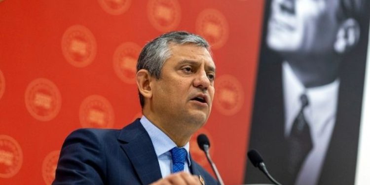 Özgür Özel: Akaryakıttaki vergiler acilen kaldırılmalı