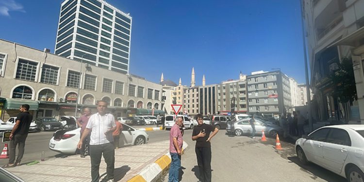 Şanlıurfa’da 5,4 büyüklüğünde deprem: Birçok ilde hissedildi