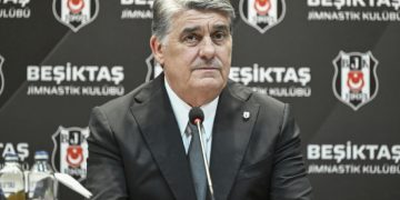 Serdal Adalı yönetim kurulu listesini teslim etti