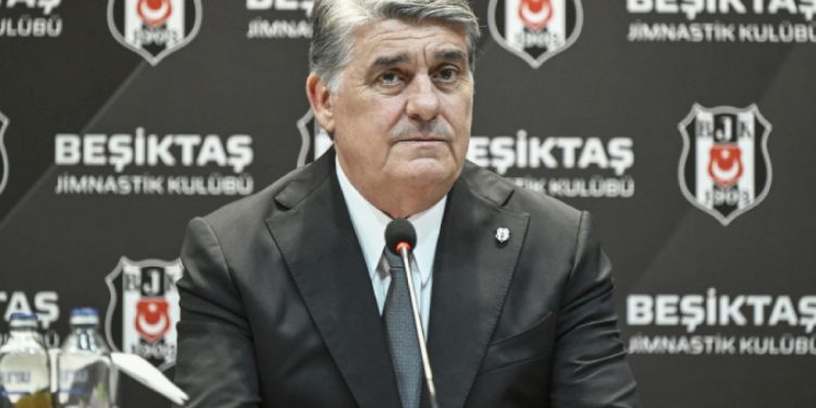 Serdal Adalı yönetim kurulu listesini teslim etti
