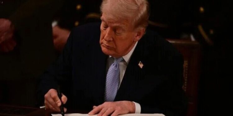 Trump, Danimarka ve Grönland’la anlaşma imzaladı