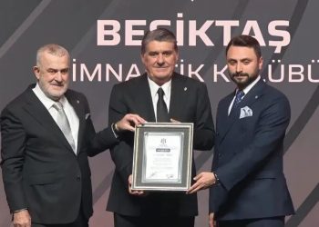 Beşiktaş’ta Serdal Adalı ve yönetimi mazbatalarını aldı