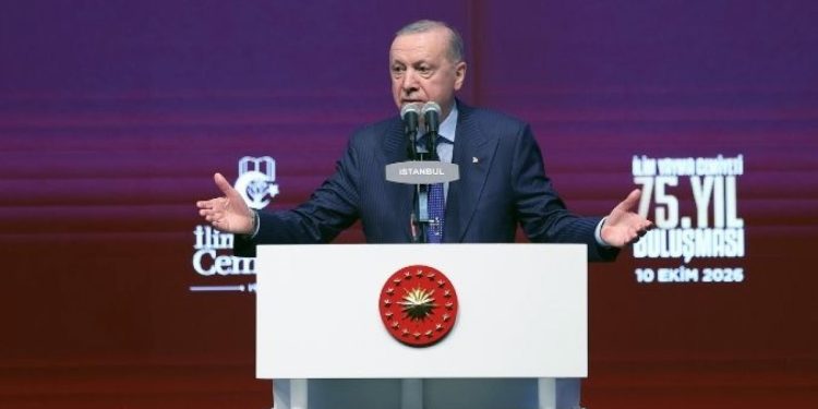 Cumhurbaşkanı Erdoğan: Tekno-oligarkların zihniyeti karşısında güvencemiz TEKNOFEST gençliğidir