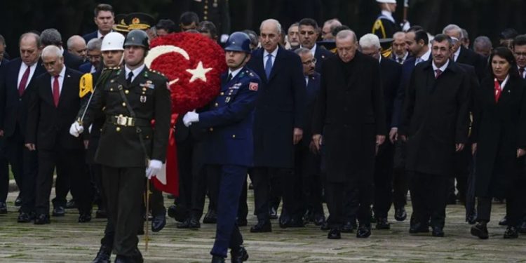 Devlet erkanı Cumhuriyet’in 103. yılında Ata’nın huzurunda