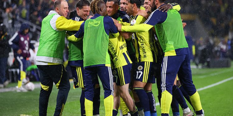 Fenerbahçe, Alanyaspor’u 3 golle geçti
