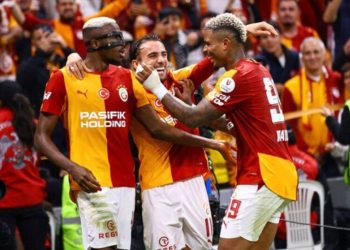 Galatasaray, derbide Fenerbahçe’yi 2-1 mağlup etti
