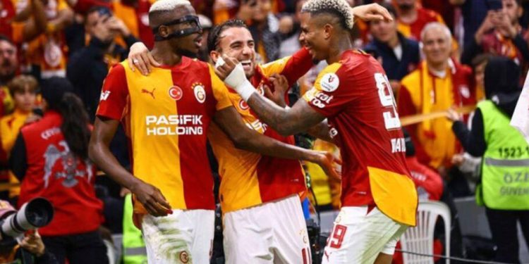 Galatasaray, derbide Fenerbahçe’yi 2-1 mağlup etti