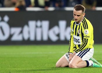 Göztepe Fenerbahçe’yi 2-1 yendi, sarı-lacivertlilerde deprem