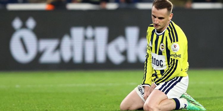 Göztepe Fenerbahçe’yi 2-1 yendi, sarı-lacivertlilerde deprem