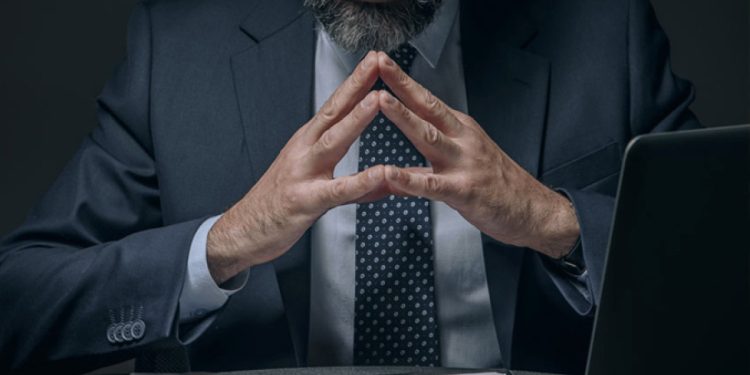 Hisselerini devretmeyi reddeden ünlü patrona ölüm tehdidi!