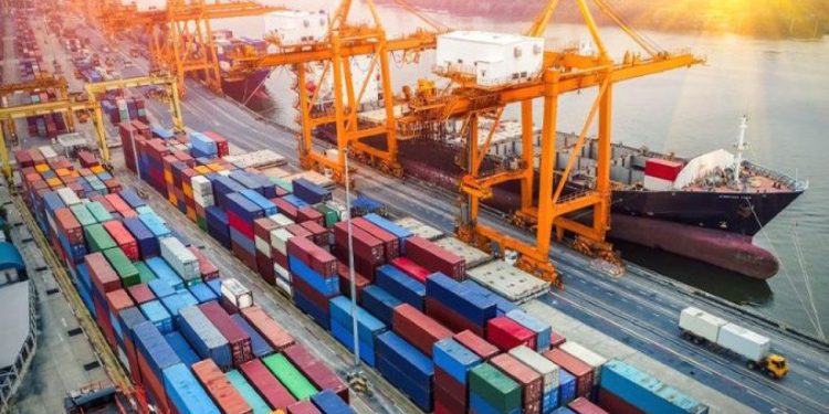 İhracatta yüzde 15.3’lük artış! Dış ticaret açığı sert geriledi