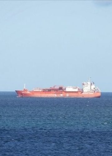İran: Hürmüz’de bir petrol tankeri mayına çarptı