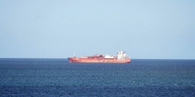 İran: Hürmüz’de bir petrol tankeri mayına çarptı