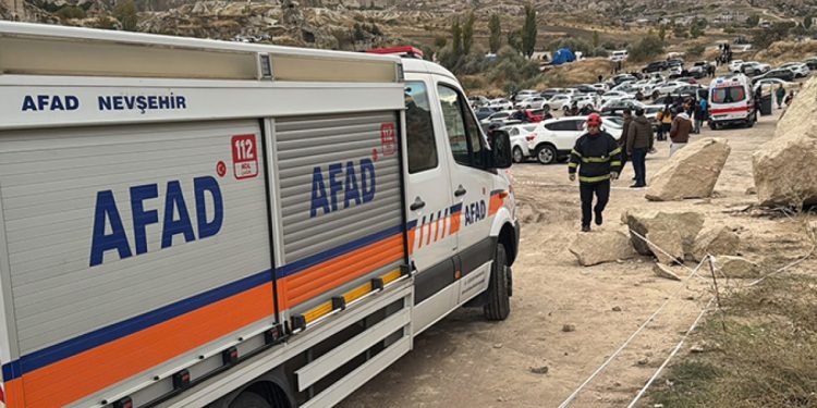 Kapadokya’da peribacası ziyaretçilerin üzerine çöktü