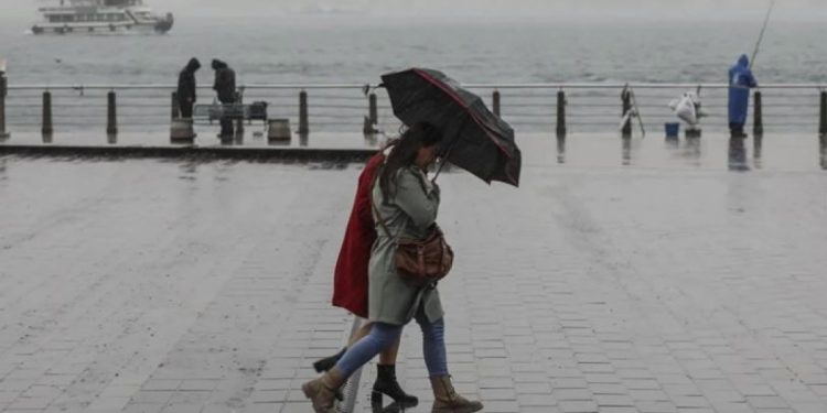 Kuvvetli rüzgar ve sağanak geliyor! Meteoroloji bölge bölge açıkladı