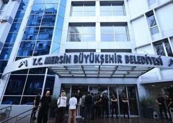 Mersin’de yolsuzluk soruşturması: Vahap Seçer dahil 3 belediye başkanı tutuklandı