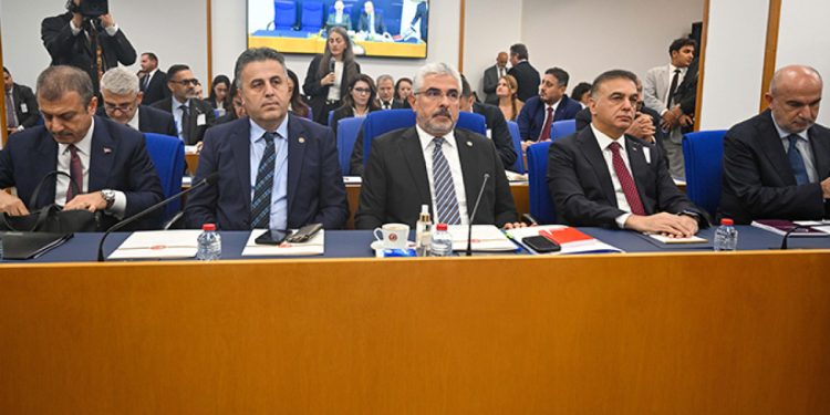 Tasfiyedeki fonlarla ilgili toplanan komisyonda kayyım tepkisi
