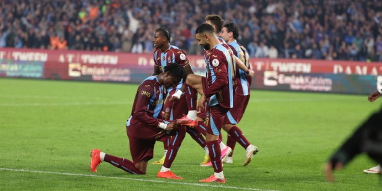 Trabzonspor kendi evinde Beşiktaş’ı 2-0 yendi