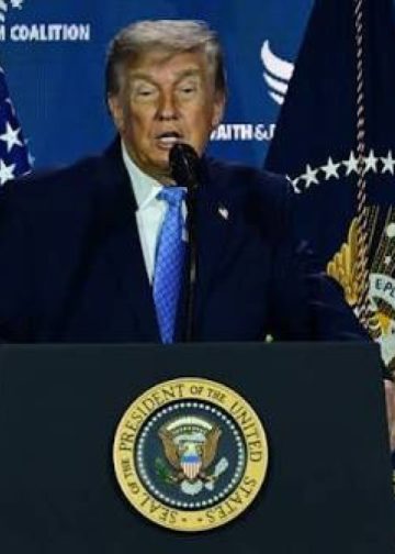 Trump: İran, petrol fiyatlarını yükseltmek için her şeyi yapıyor